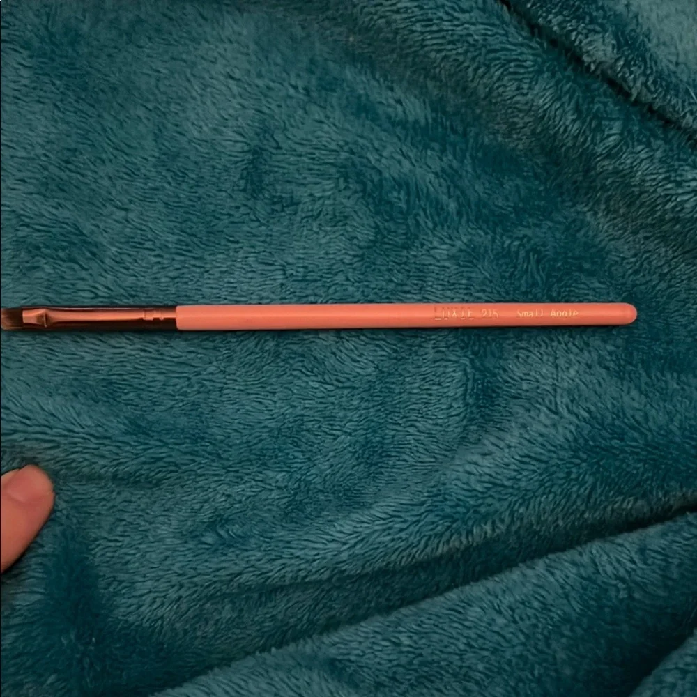 Luxie small angle makeup brush